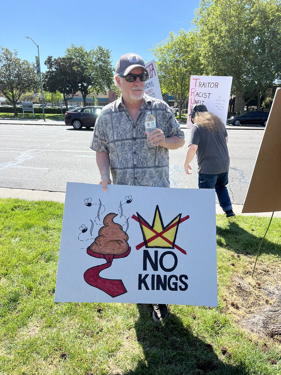 ChopsThoughts's tweet photo. More #NoKingsIII signage https://t.co/pF0X6CmLnB