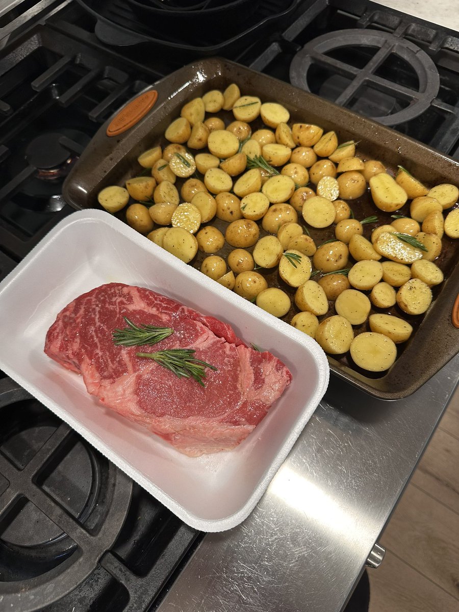 ramemphis's tweet photo. ゆずの木植えて、肉と芋焼いた日曜日 https://t.co/CxDbG9QOoC