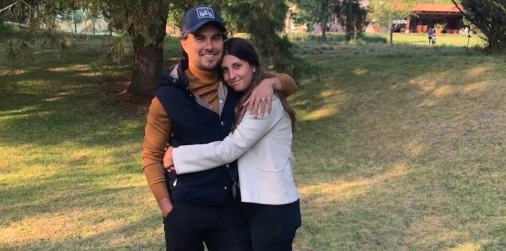 glymera's tweet photo. Pensé que todos teníamos claro que el ship es mame y solo es por diversión,que checo ama a su esposa y en lo personal me encanta que valla a apoyarlo a los GP porque osea vieron la sonrrisa del hombre toda la semana, si ella quiere ir a todos y llevar a los niños yo encantada https://t.co/tazPDddEJy
