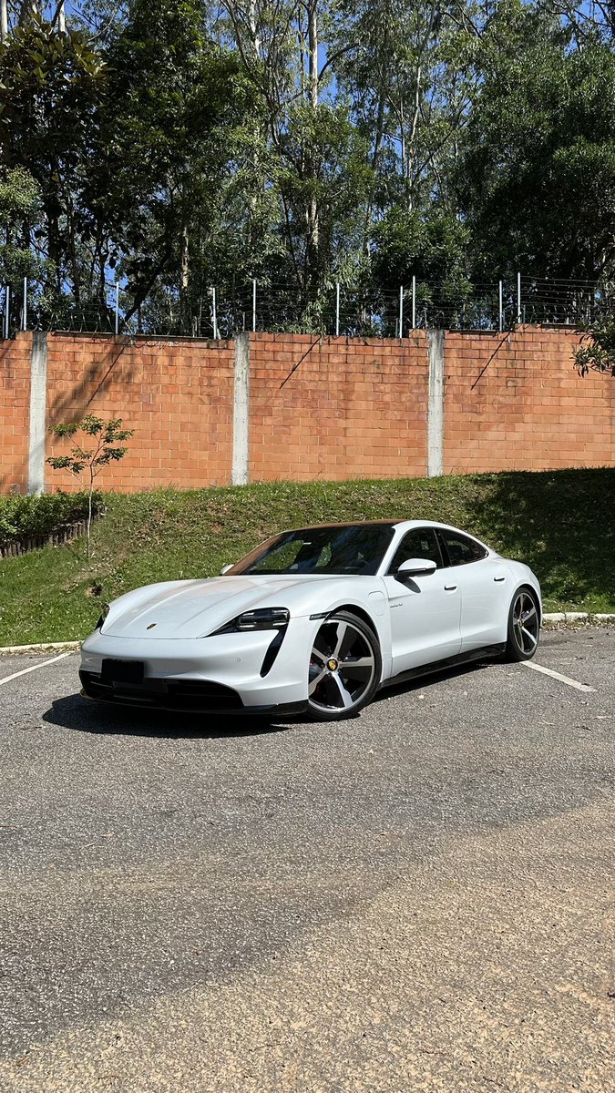 TheVaultCars's tweet photo. O melhor elétrico que o dinheiro pode comprar!

Afinal estamos falando de um EV que não só se comporta como um carro, mas como um Porsche! 

Dados básicos:

Porsche Taycan 4S
Ano: 2020/2021
KM: 27.300

Caso tenha interesse, nos contate via DM ou no telefone (11)97417-9911. https://t.co/urMJ5m98Mn