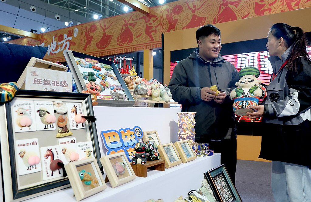 Explore Xinjiang tweet media