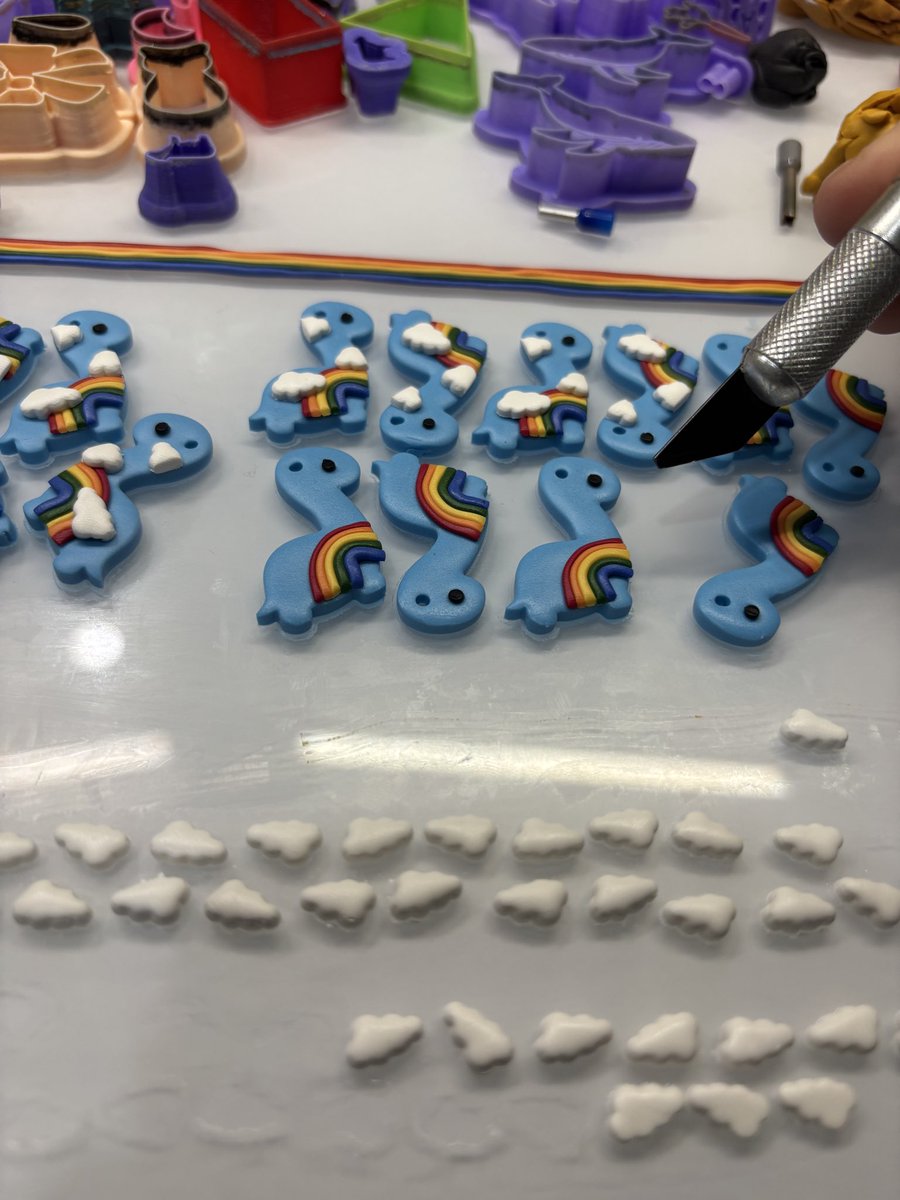 aimee makes earrings • tweet media