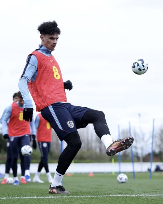 Sleeper Man City tweet media