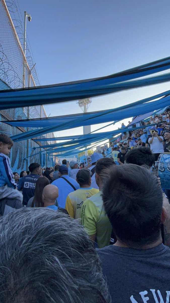 mequezz's tweet photo. que los partidos se ganan dentro de la cancha y hasta en los tablones🩵⛽️ https://t.co/J2eaFDIYEz