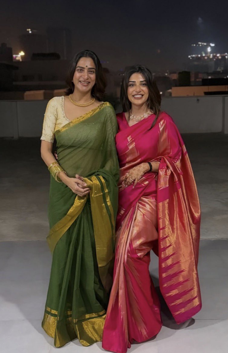 Aunty_lvr's tweet photo. Mother and Daughter Combo 🥵🤤 https://t.co/ffdaRzctXq