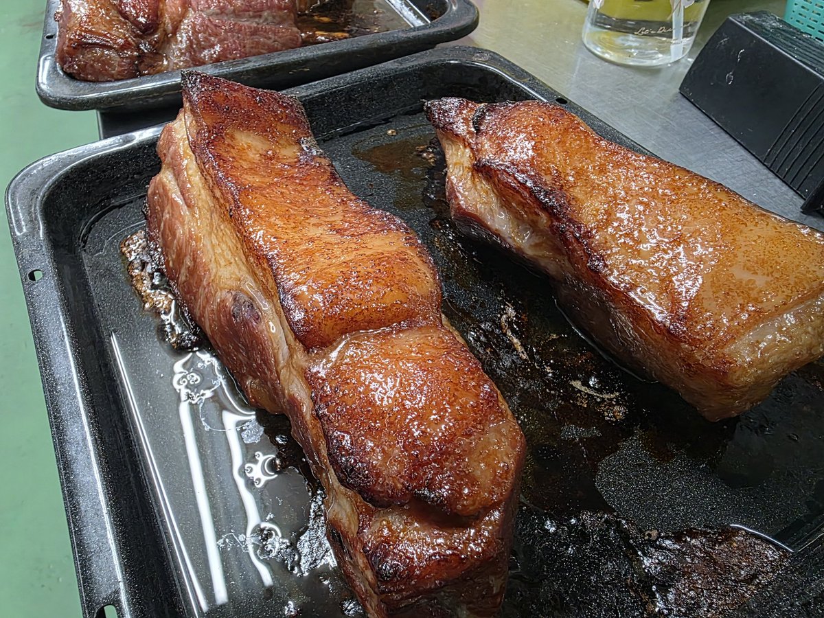 本日3月30日(月)から
｢豚まぜそば｣あります！

夜からきちんとやりますので仕様など変更あるかもですがとりあえず昼からやれそうなのでこそっと今からやります！

ハッピーポークの豚骨×肉
極太麺での提供となるのでお時間かかります
よろしくおねがいします