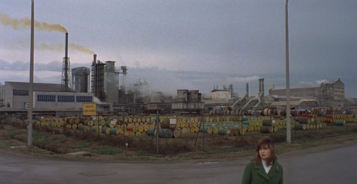 Os Planos abertos dos minutos finais de "Il deserto rosso" são sublimes

Provavelmente o ultimo filme da Monica Vitti que verei por um tempo, eventualmente quero ver mais atuações dela, em filmes com diretores que pareçam competente..

Do Diretor ainda quero ver Blow-UP...