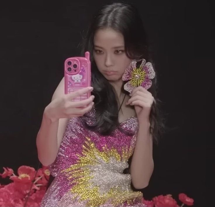 'rare 𝜗𝜚 🪩 tweet media