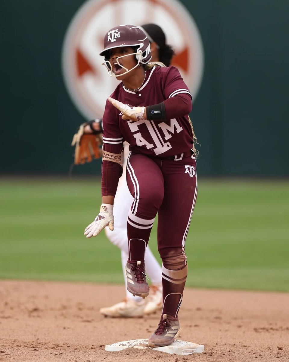 NCAA Softball tweet media