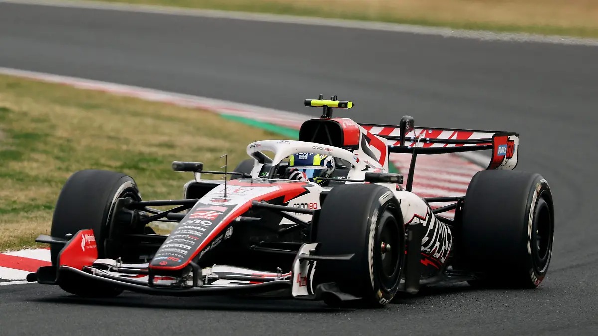 estoenlinea's tweet image. A más de 300 km/h, un segundo lo cambia todo. 😲

El accidente de Oliver Bearman no solo estremeció Suzuka, también expuso una verdad incómoda: las nuevas reglas de la Fórmula 1 podrían estar jugando con fuego. 🏎️💥🧐

👉 shre.ink/LKyvA