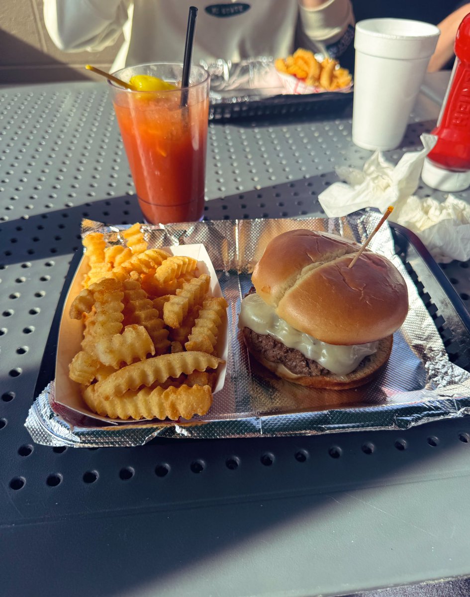 Vick Vinegar tweet media