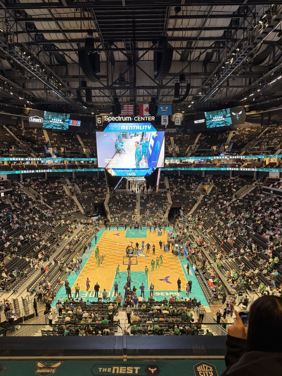 KeithPurser27's tweet photo. @kfsmith1 Here and ready to cheer! 🐝🐝🐝 https://t.co/eWWGiGqYvK