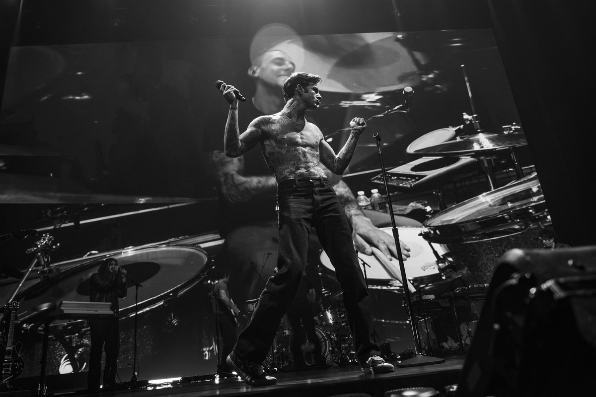 The Neighbourhood tweet media