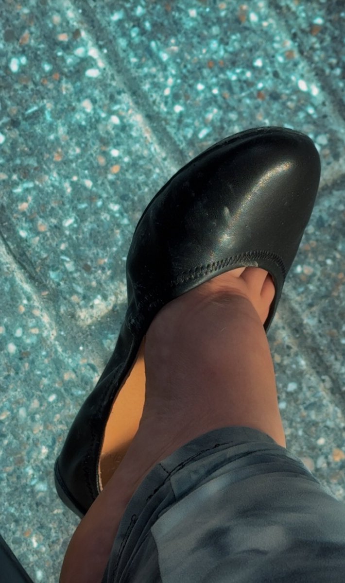 Miss_K1's tweet photo. Which obedient foot boy wants the privilege of cleaning the mud off of my flat with their tongue?👅 😜

#Findom #Feet #Relapse #Paypig #Shoes #Flats #Toes #Footfetish #Feet #Debt #Forcedintox https://t.co/uDP9n7UtZG