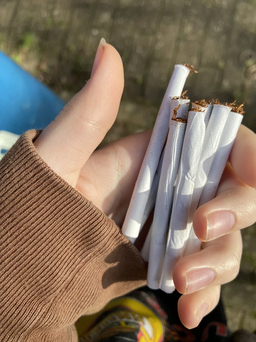 shedtwter_'s tweet photo. ok haha i’ll share..
i dont smoke haha you can have them all
hahah https://t.co/leoDs7A20b