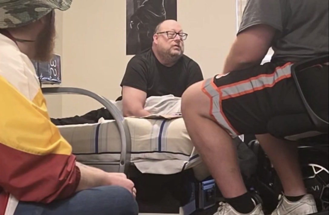 🚨 We’re LIVE in Sandy, UT, confronting Eric Draven (53) who was under the impression that he was TEXTING and MEETING with a 13 YEAR OLD boy with S3XUAL intent 🚨 link in comments to JOIN ⬇️