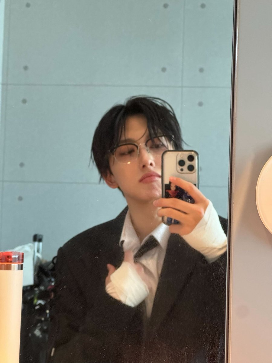 𝖆𝖓𝖌𝖊𝖑 𝖔𝖓 𝖋𝖎𝖗𝖊 tweet media