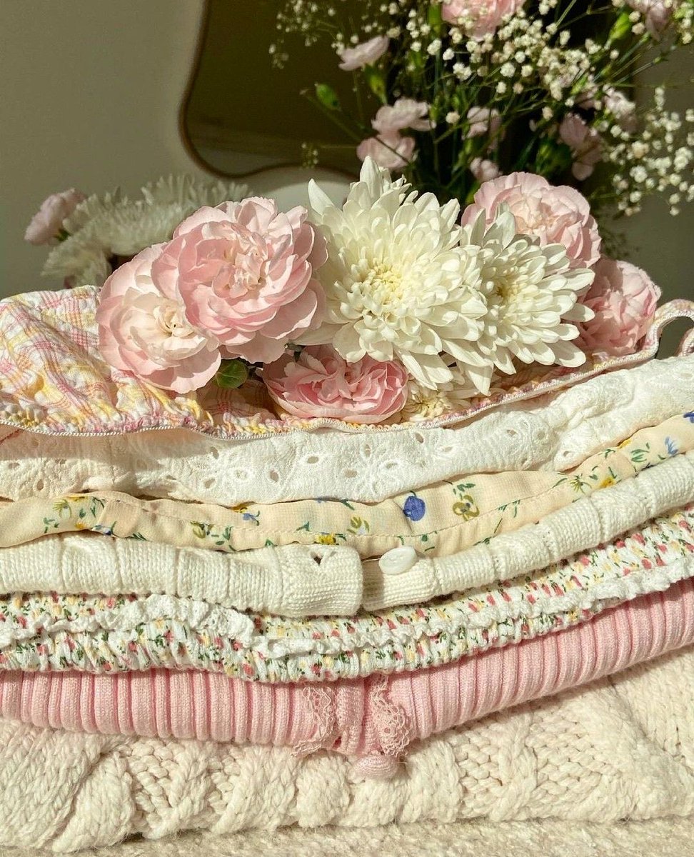 emma 𑣲⋆｡˚ tweet media