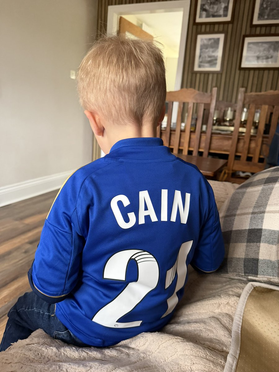 lindasavage05's tweet photo. Sing it loud Emma. Who are we?? Blue army.  And yes @Hannahjadecain   Emma , she does run down the wing like a hurricane she’s  fast , passionate and gives 110 per cent every game ,  so fans who shout get any player off.  Go f yourself  , if you can’t be kind , stay away https://t.co/SSmwCKCVEe