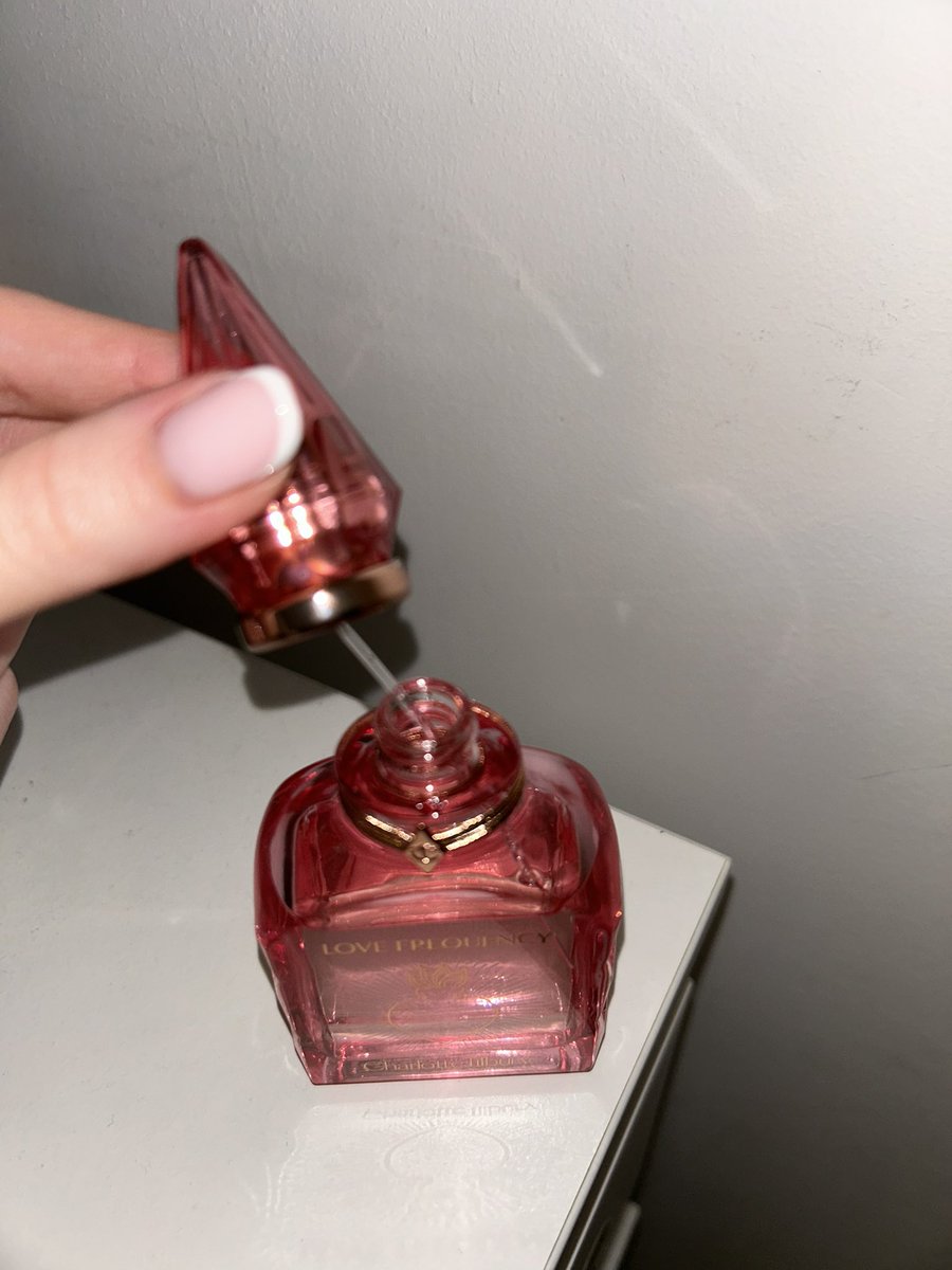 LouiseFulton20's tweet photo. Husband got me the new @CTilburyMakeup perfume and it breaks completely and won’t seal shut after using it a handful of times, absolutely gutted not great quality like the other products. #charlottetilbury #ctilbury https://t.co/G8vphXvikt