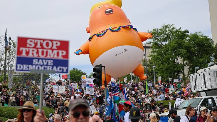 Millones protestan contra el #EstadoFallido de Trump en EE.UU. El reclamo del bravo pueblo norteamericano es unánime: ¡#NoKing!