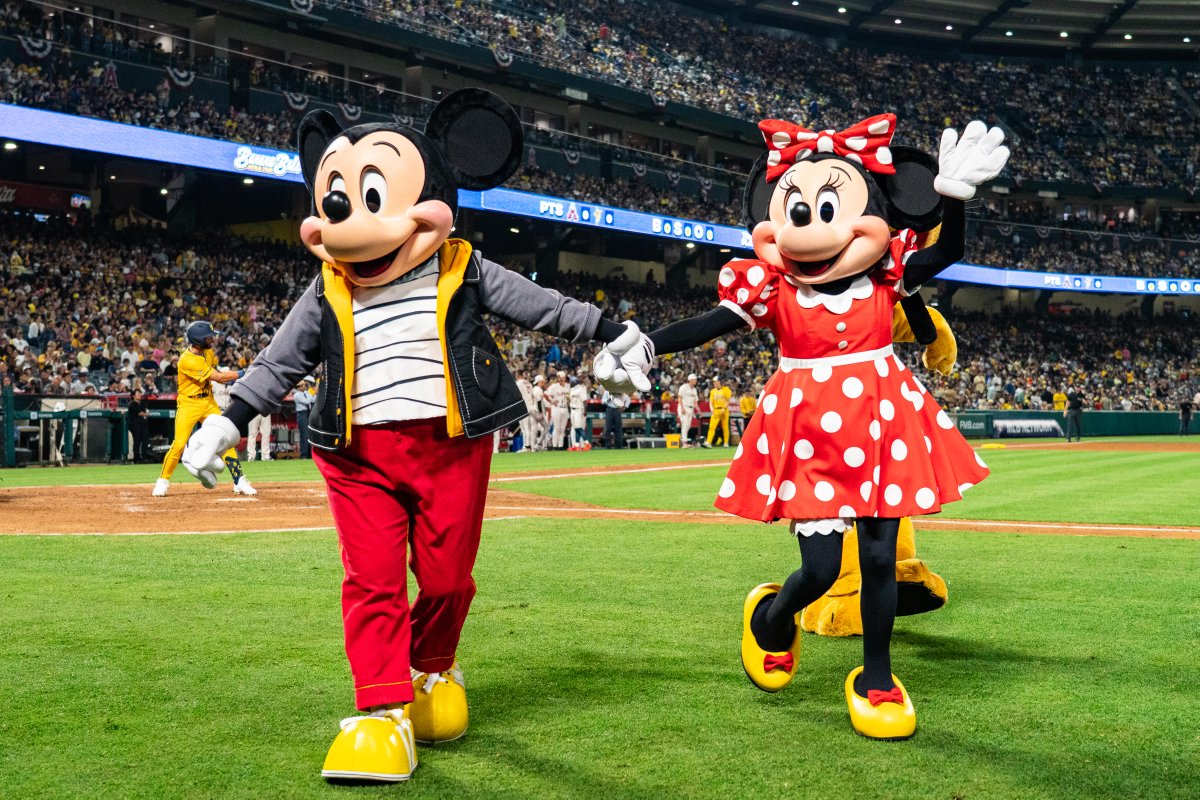 Disney Parks tweet media