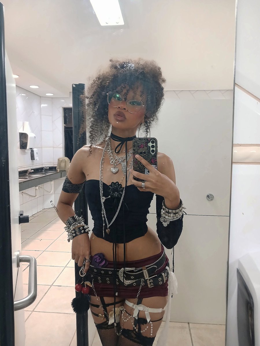 🕷Bibi Pikona Preta⛧.•.🩸 tweet media