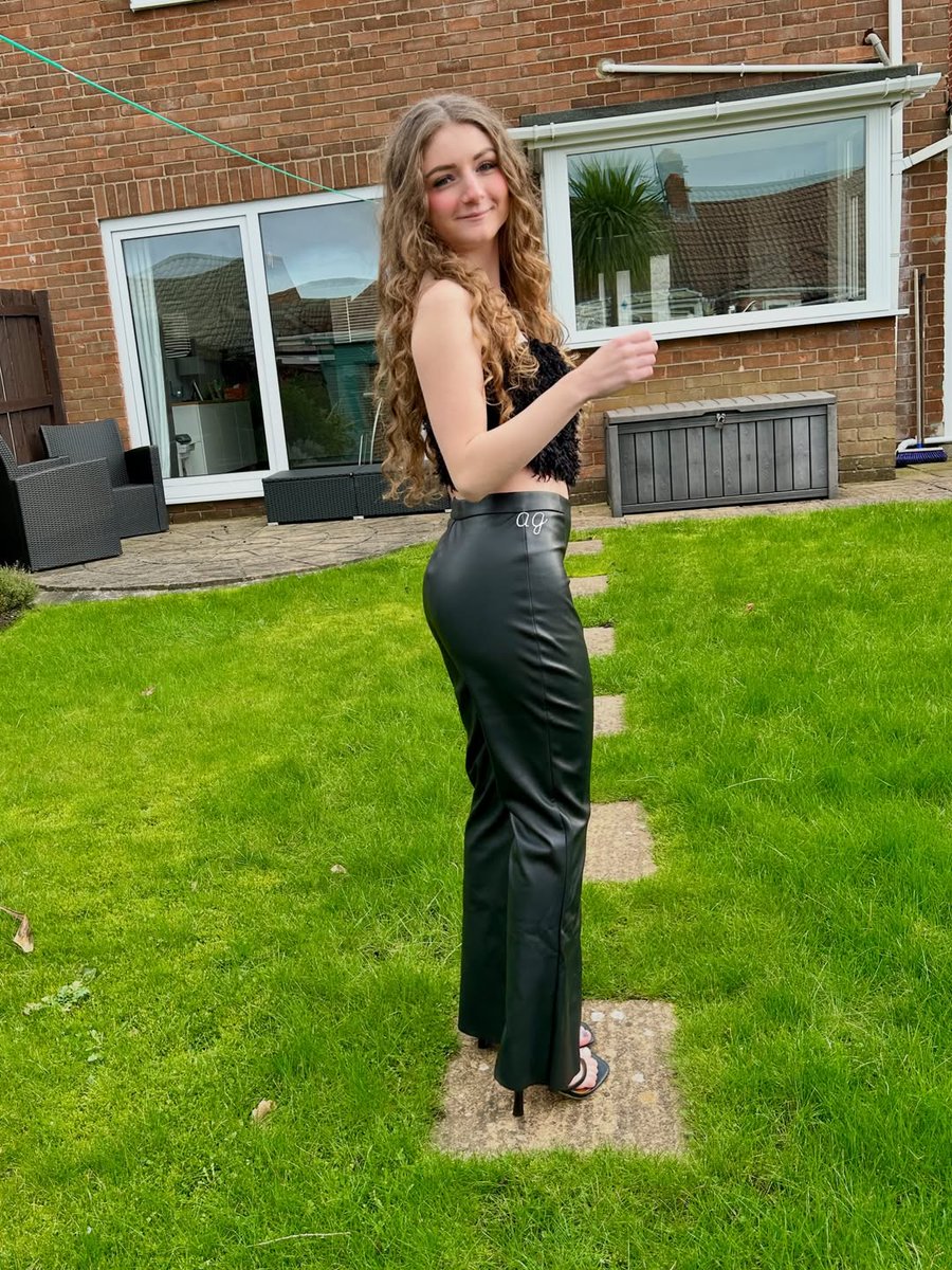 Leather Babes tweet media