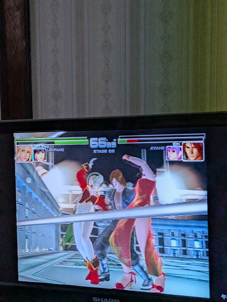 今日の誕生日② 2000年3月30日
PS2 デッド オア アライブ2
アーケードから移植でシリーズのナンバリングタイトル2作目。2対2のタッグバトルが導入され特定のキャラ同士だと固有のタッグ技が可能。ストーリーモードもありグラフィックは圧巻の高レベル。#今日の誕生日 #デッドオアアライブ2 #PS2