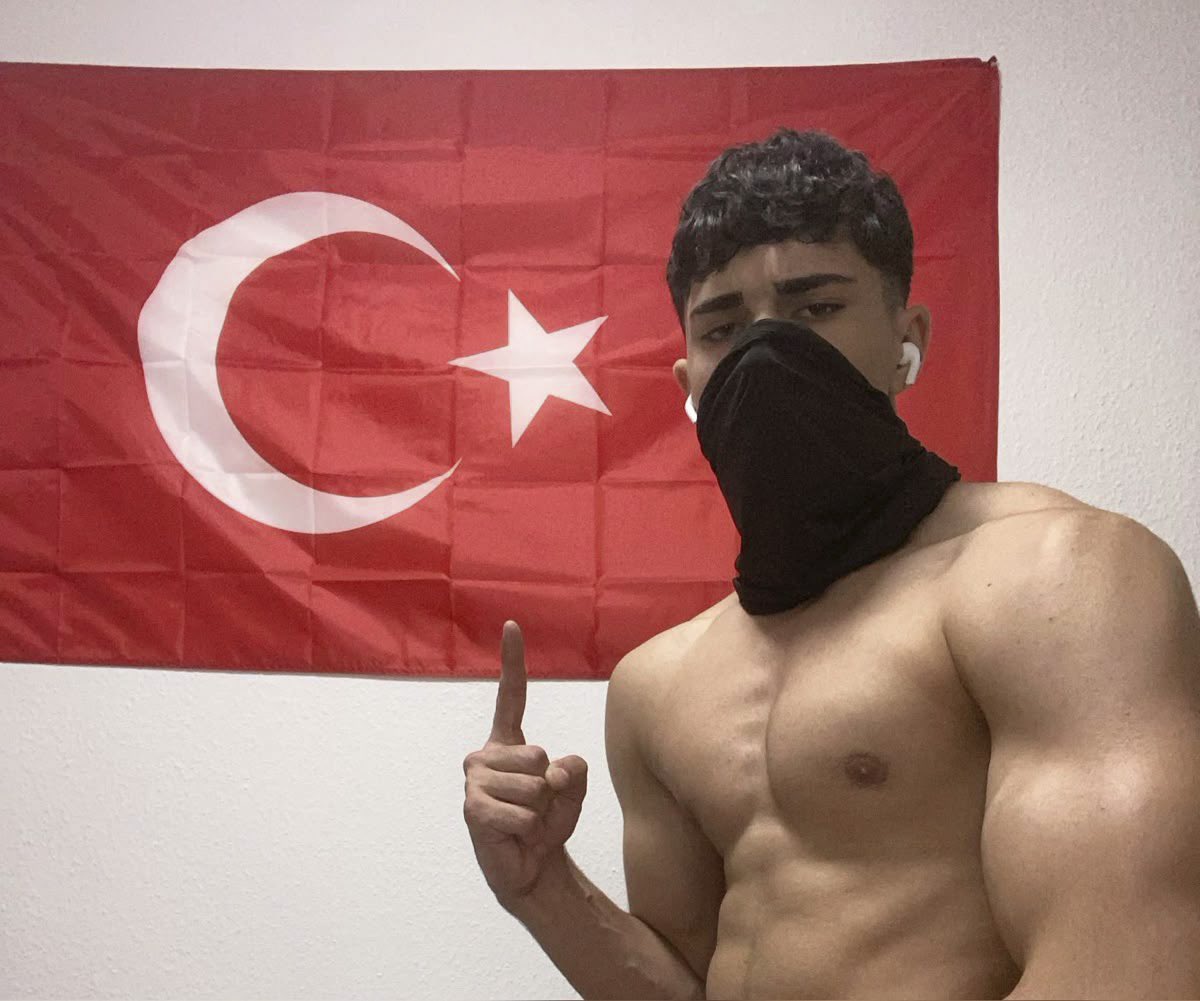 Grupo de WhatsApp en Cancún les dejo el enlace y dale RT para que se unan muchos más ⬇️⬇️⬇️⬇️⬇️

chat.whatsapp.com/EQDfcg1onYZ1XV…