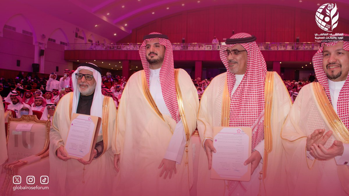 globalroseforum's tweet photo. تحت رعايةٍ كريمة وحضور كثيف ، انطلقت فعاليات #الملتقى_العالمي_للورد_والنباتات_العطرية في عروس المصائف #الطائف ، 
لقطات توثق لحظات التدشين وتوقيع الشراكات الاستراتيجية التي ترسم مستقبلاً مشرقاً لقطاع #الورد_الطائفي وتدعم حضوره في الأسواق العالمية .. https://t.co/seejvmEQOe
