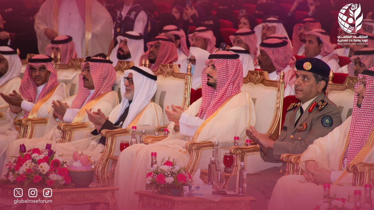 globalroseforum's tweet photo. تحت رعايةٍ كريمة وحضور كثيف ، انطلقت فعاليات #الملتقى_العالمي_للورد_والنباتات_العطرية في عروس المصائف #الطائف ، 
لقطات توثق لحظات التدشين وتوقيع الشراكات الاستراتيجية التي ترسم مستقبلاً مشرقاً لقطاع #الورد_الطائفي وتدعم حضوره في الأسواق العالمية .. https://t.co/seejvmEQOe