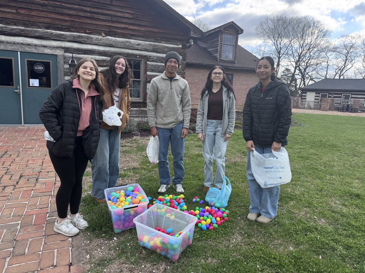 The Strasburg High School #VAFCCLA chapter helped with their town Easter egg hunt yesterday! These incREDible #FCCLA leaders hid over 1,200 colorful eggs for their community to find. Thank you for being part of our #FCCLAfamily! 🐣

#FamilyAndConsumerSciences #CTSO #CareerTechEd
