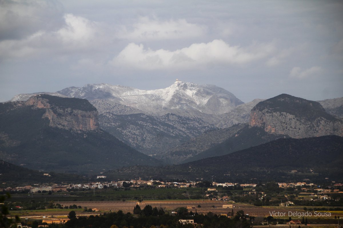 victords_2012's tweet photo. Jo tampoc m'he volgut quedar sense la meva postal particular per recordar aquesta nevada tardana🌨️ https://t.co/ZMJrjEolHY