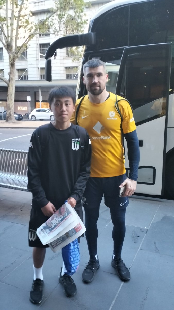 TCo10's tweet image. How it started
How it's going 
10 years apart with @Socceroos cap #555 @MatyRyan 
Great to see you in Melbourne again. Your shirt you gave 10 years ago is still being kept well 
🟩🟨🇦🇺⚽ #ForeverGolden @kitmansocceroos
