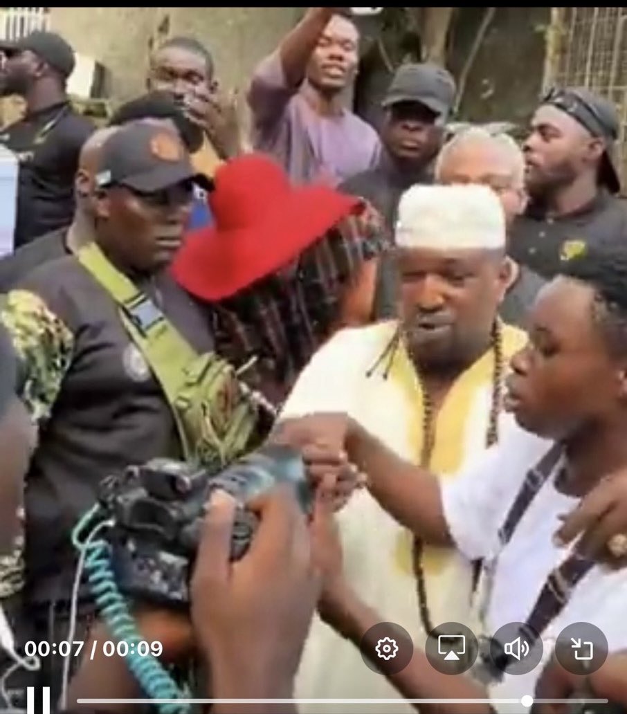 paint_HOUSE tweet media