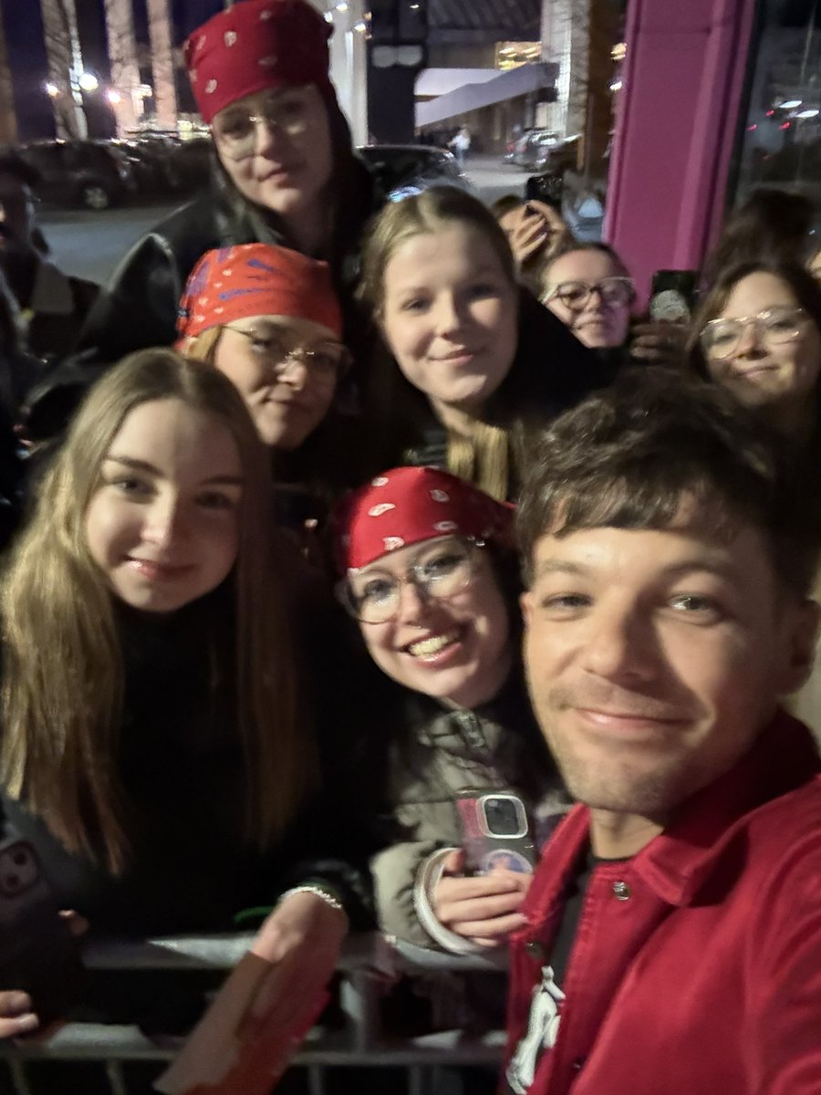 domi ◟̽◞̽ MET LOUIS tweet media