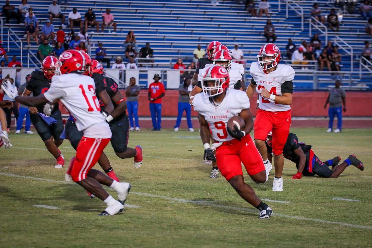 Xavion_Johnson9's tweet photo. Still looking for a home ! Uncommitted 
Weight -190 
height 5,6 
Gpa-3.5 
Just one opportunity!! 
Here is my film- https://t.co/XiCceiVRX4
@RecruitGeorgia https://t.co/BHFSLriJHn