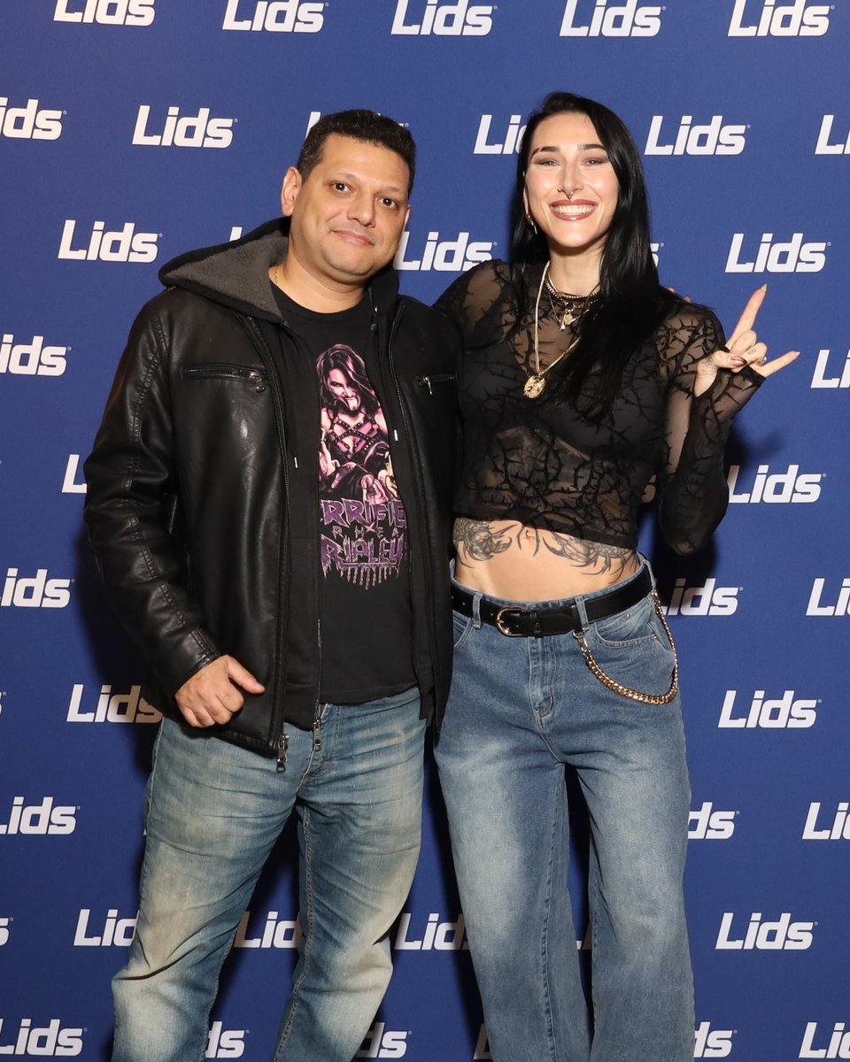 AMari552's tweet image. Some highlights of today's meet and greet of @RheaRipley_WWE at @lids in New York City 

#RheaRipley #meetandgreet