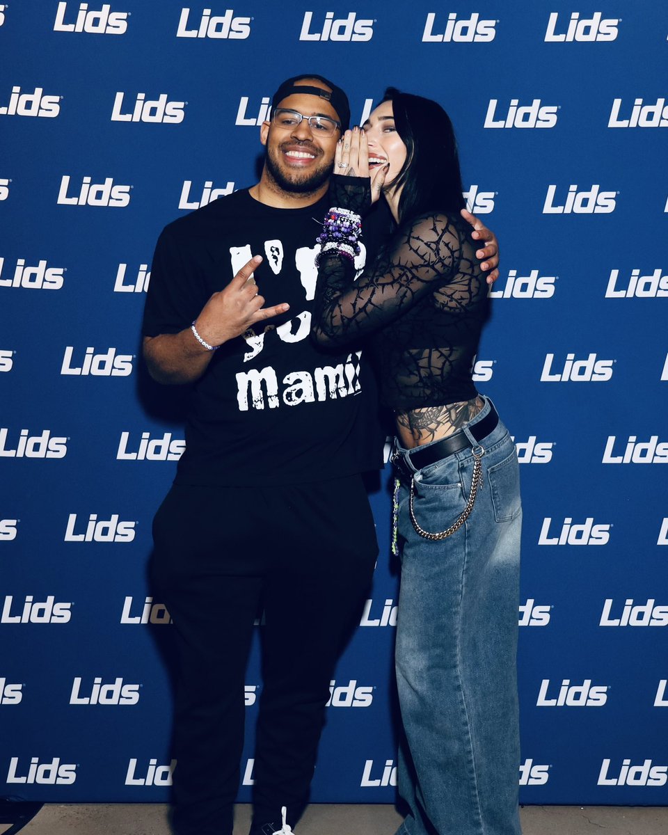 AMari552's tweet image. Some highlights of today's meet and greet of @RheaRipley_WWE at @lids in New York City 

#RheaRipley #meetandgreet