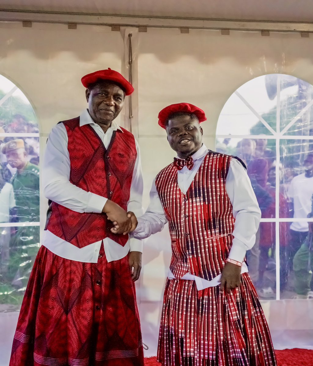 MRS BOND tweet media