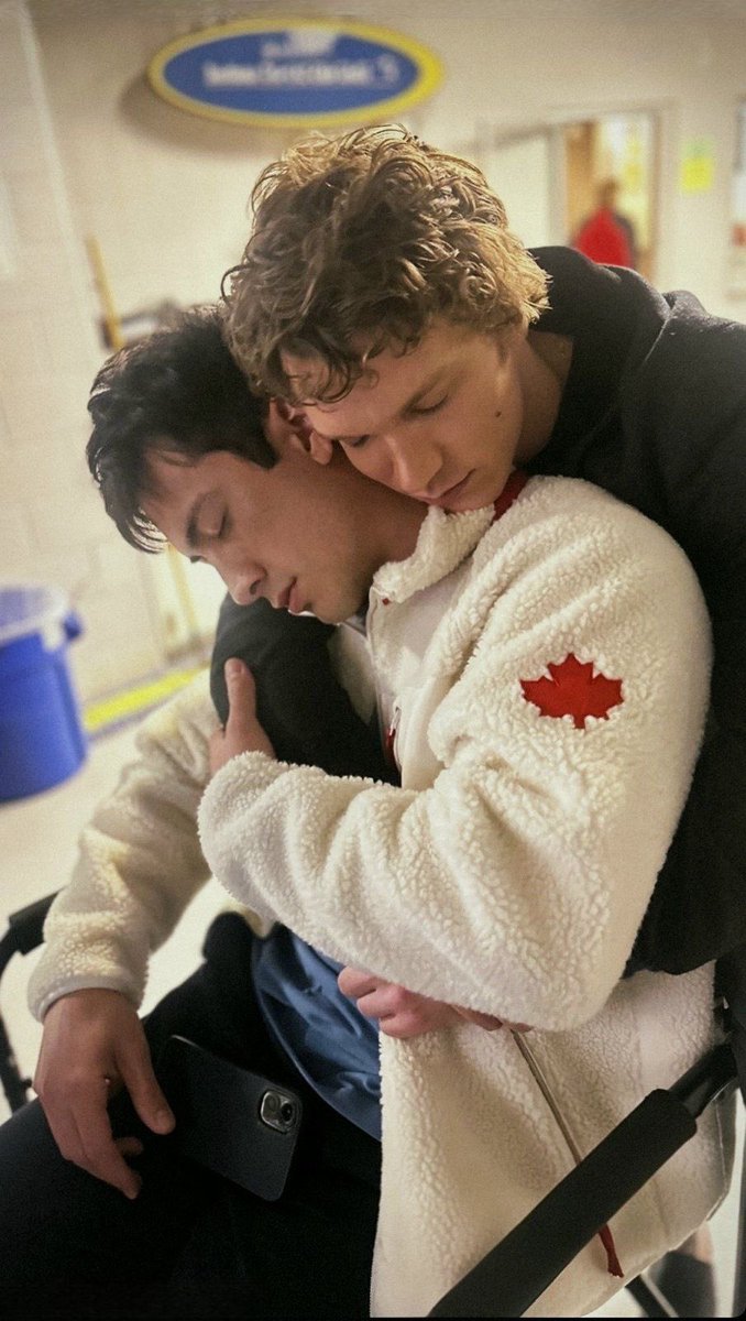 𝚝𝚠𝚎𝚗𝚝𝚢-𝚏𝚘𝚞𝚛 🏒 tweet media