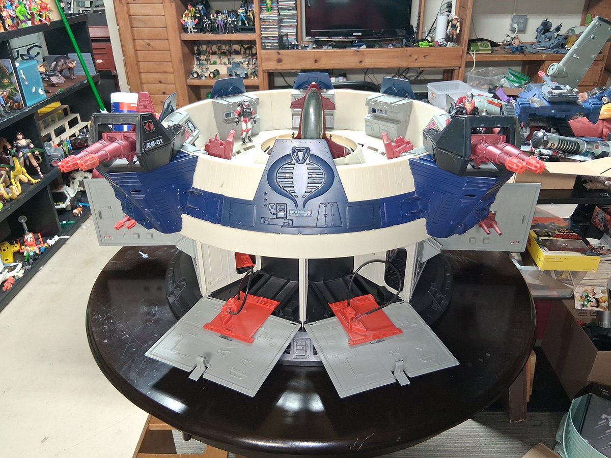 Toy Fan tweet media