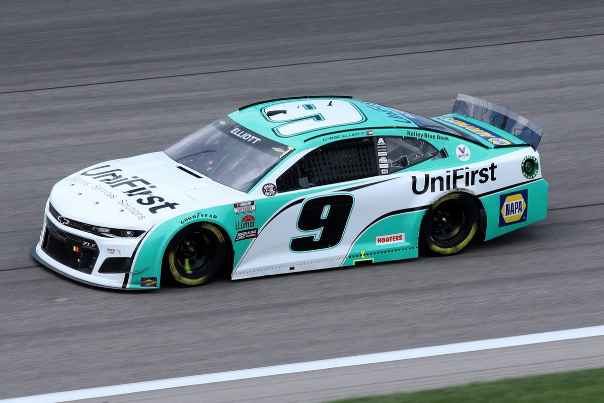 DesignsFrg's tweet photo. With Chase Elliott's win at Martinsville today, it's UniFirst's first win after 35 starts. 

Their first start was with Kasey Kahne back in October of 2016 at Talladega. https://t.co/4ST77MRJNn