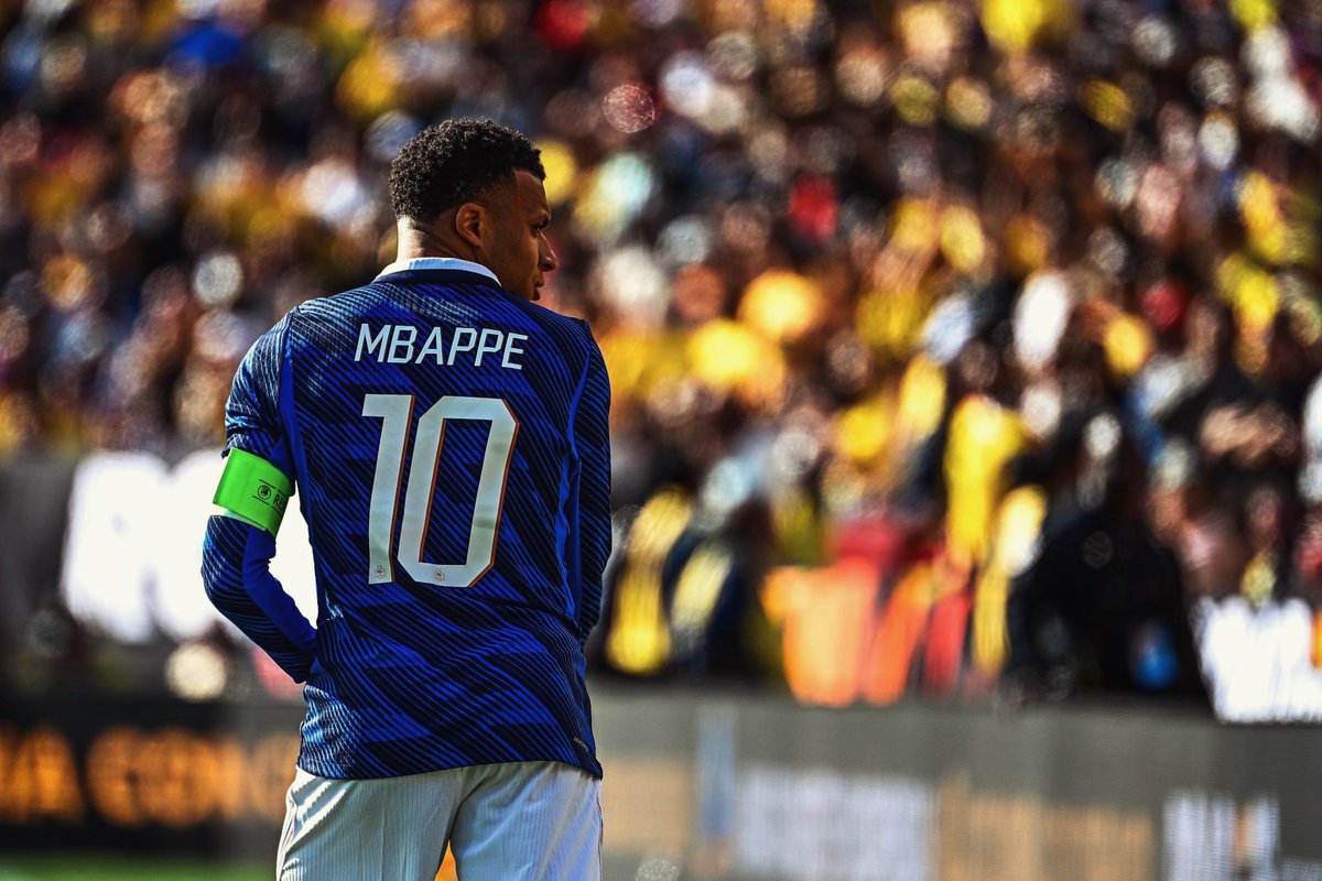 _gjr7's tweet photo. Kylian Mbappé #FRACOL https://t.co/5ERDI1gSif