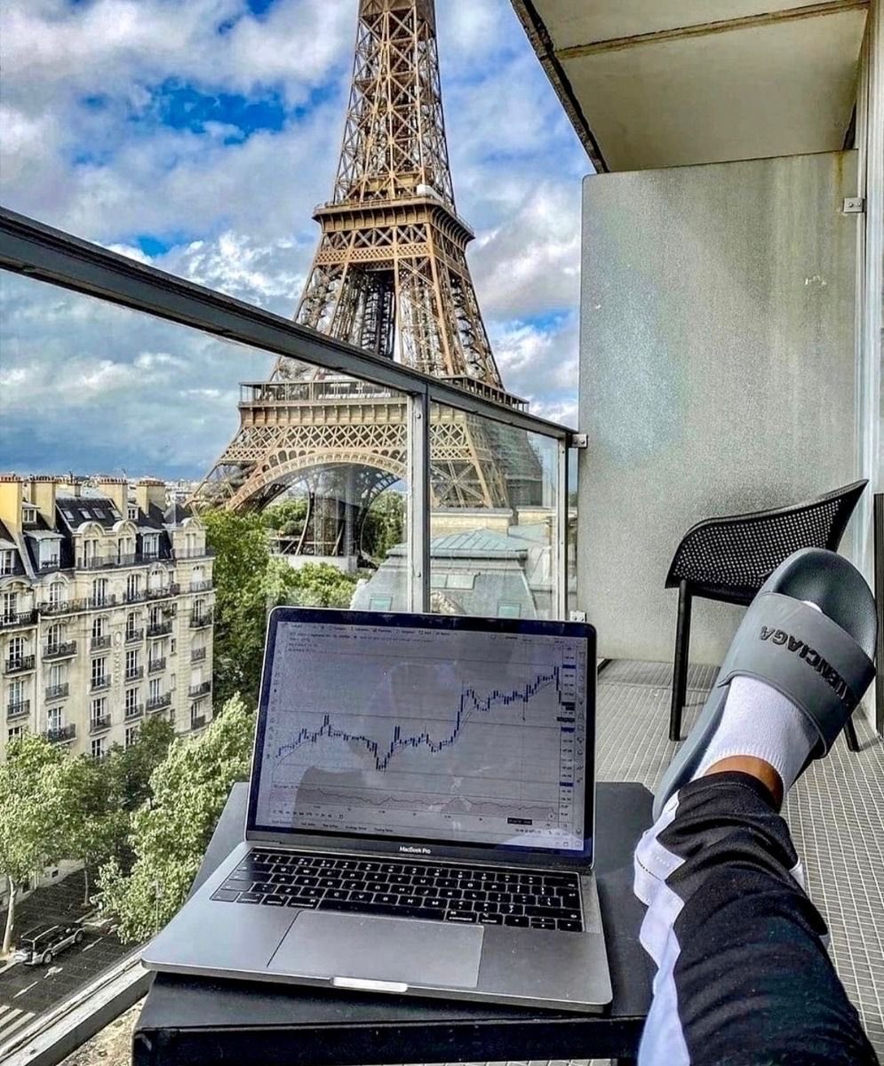 DEGGxi's tweet photo. Paris 🇫🇷 view is crazy https://t.co/xQLWxPPQXG