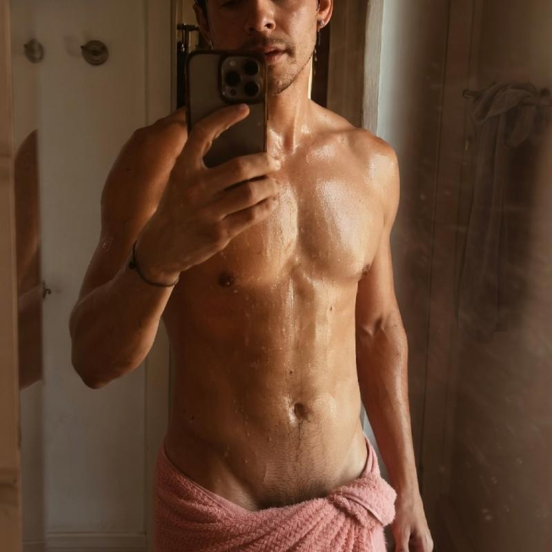 CoolShirtless MaleCelebs tweet media