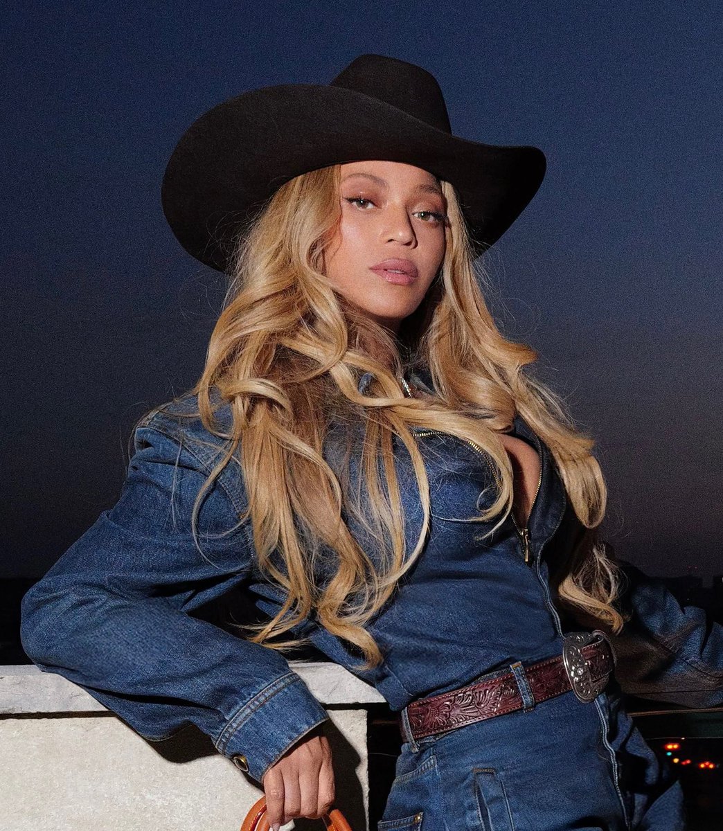 beyhivecombr's tweet photo. Beyoncé já deixou o Japão e, aparentemente, agora está em Paris. 🇫🇷

Apostas da grife escolhida pro Met Gala? https://t.co/a3Ki4wqdW8