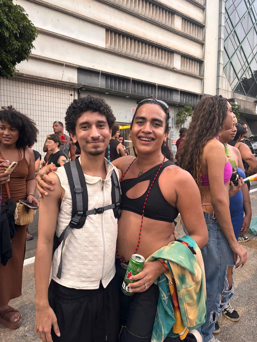 Boto cor de Sanns tweet media