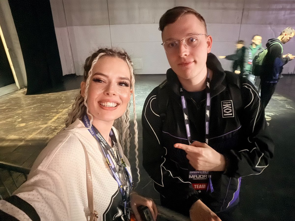 AbiCoops tweet media